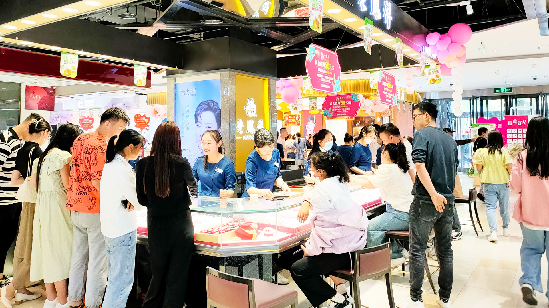 百貨公司：“五一”堅守崗位，護航假期圖二.jpg